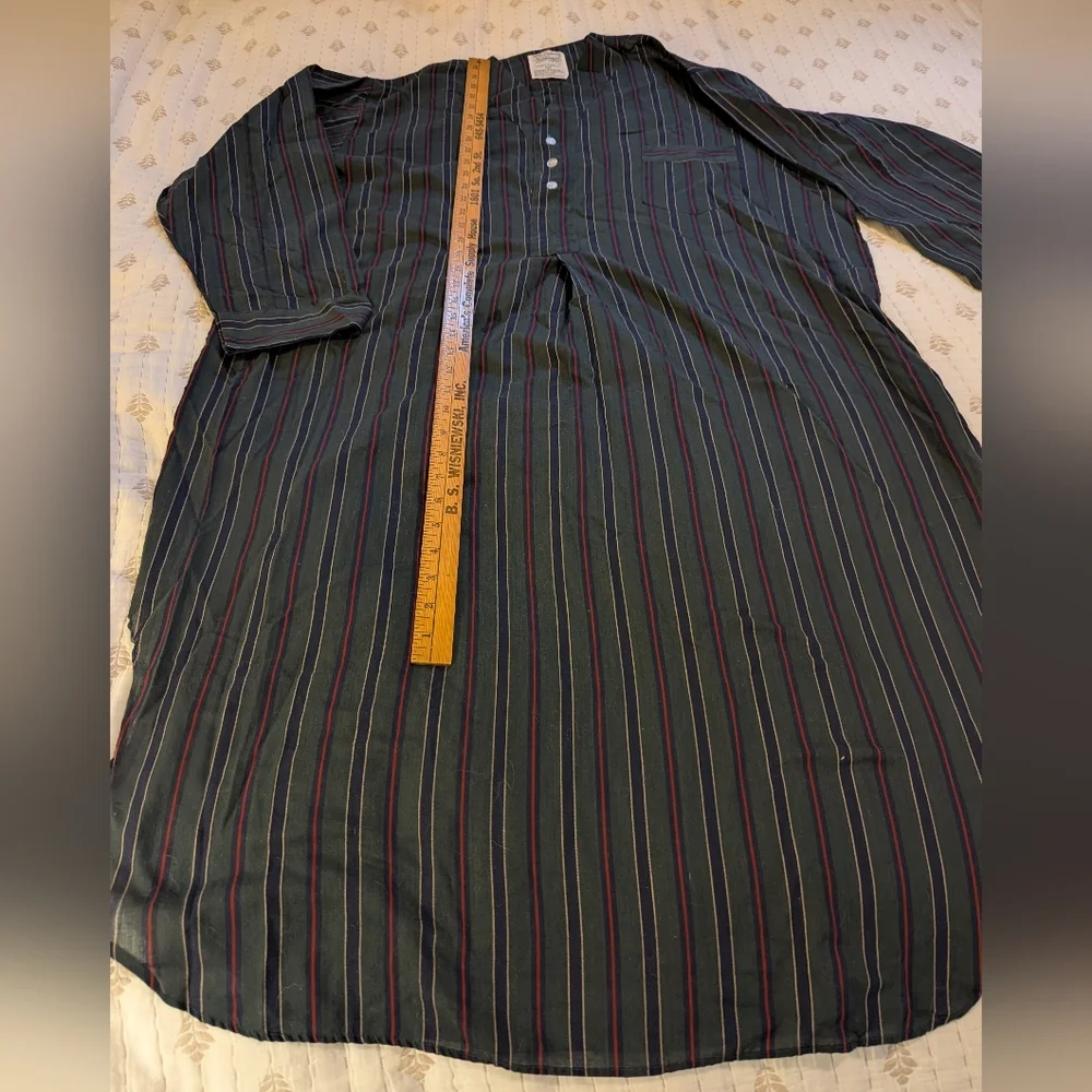 Vintage Men's Diplomat sleep shirt medium